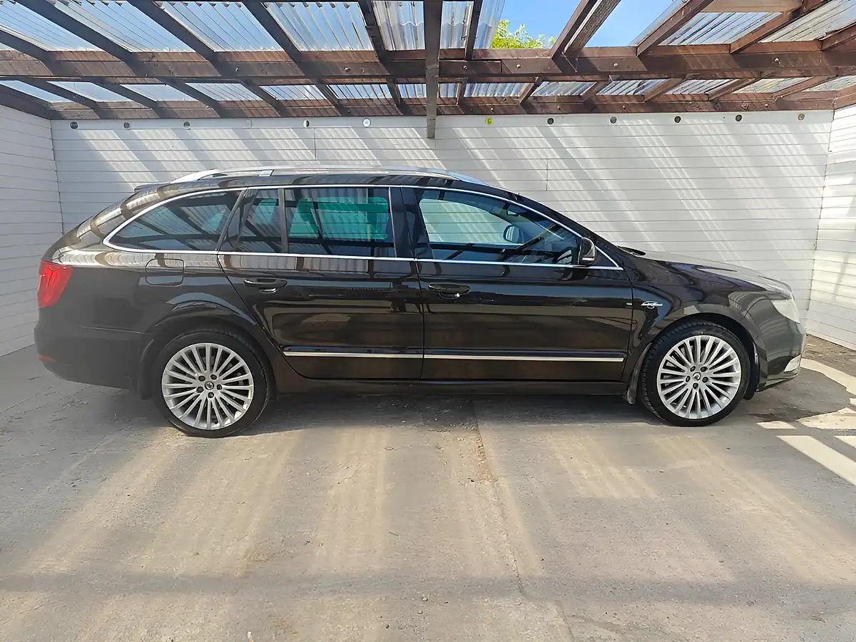 Used 2012 Skoda Superb Laurin & Klement Brown - Interior and Exterior details 9