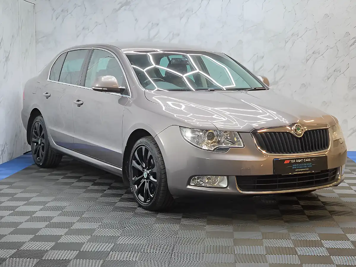 Used 2012 Skoda Superb Se Plus Purple - Front View