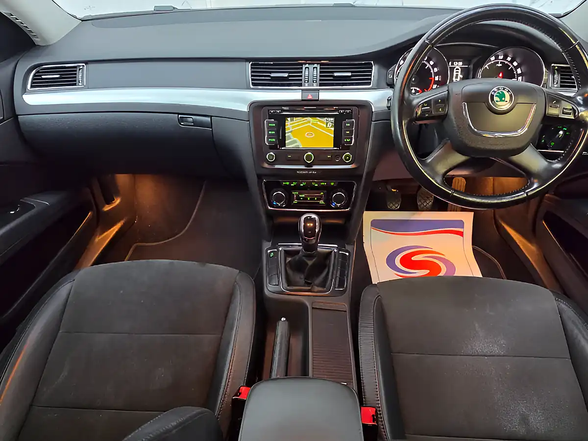 Used 2012 Skoda Superb Se Plus Purple - Interior and Exterior details 12