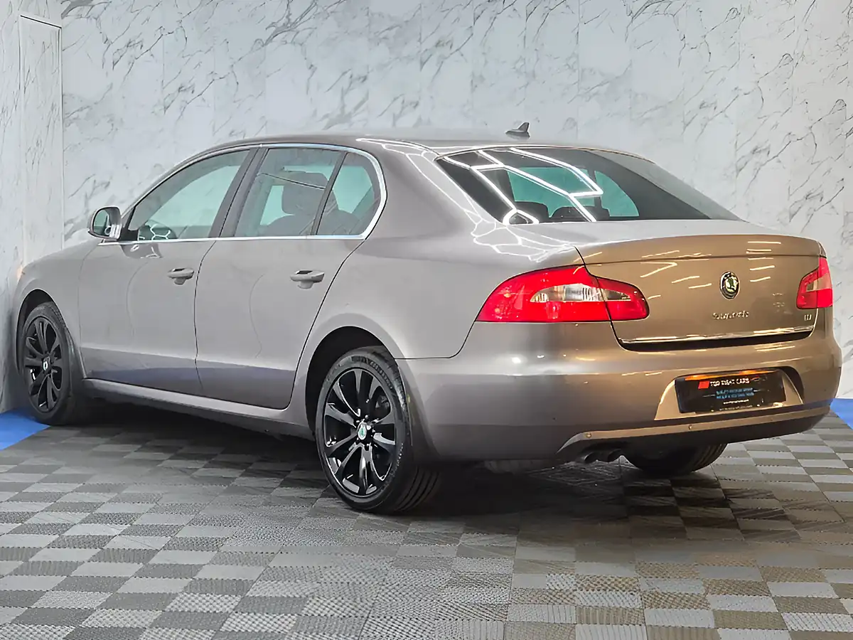 Used 2012 Skoda Superb Se Plus Purple - Interior and Exterior details 7