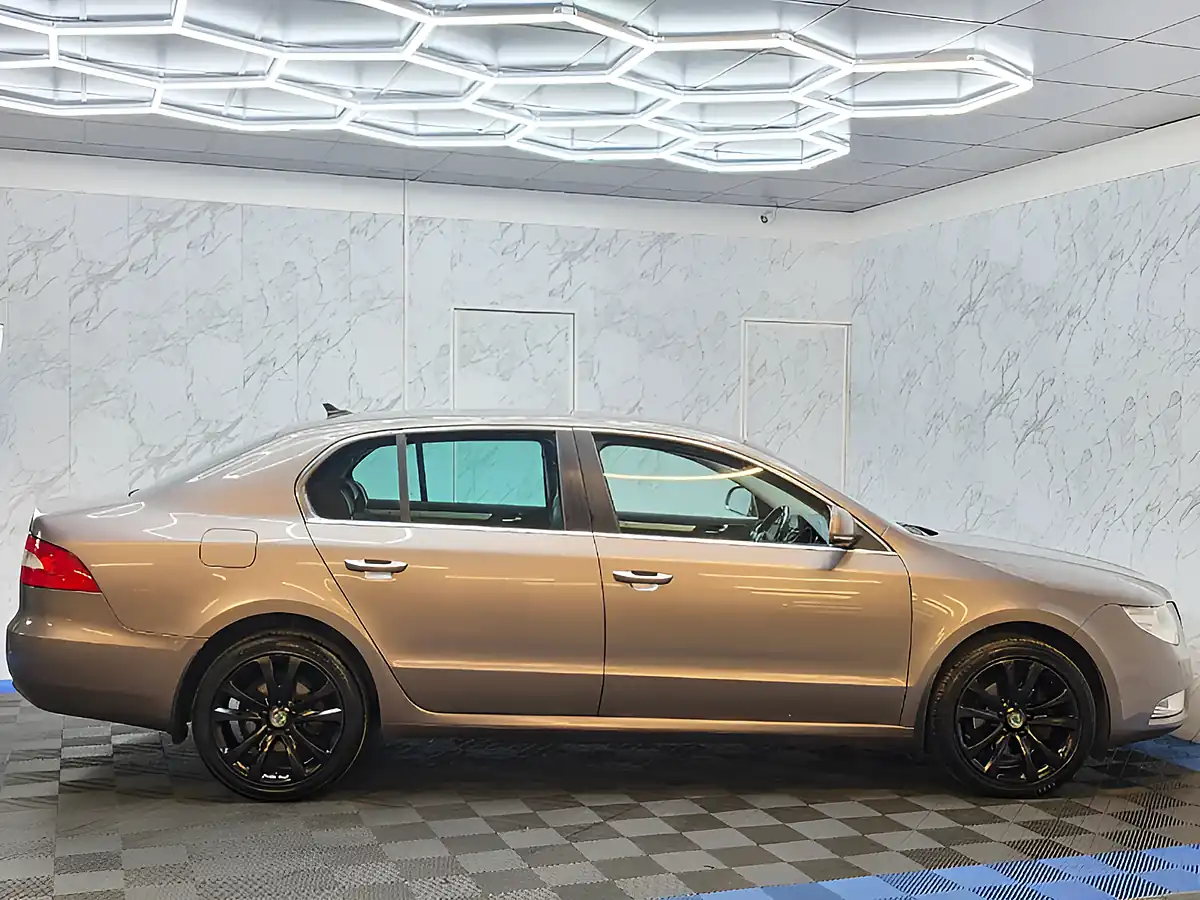 Used 2012 Skoda Superb Se Plus Purple - Interior and Exterior details 8