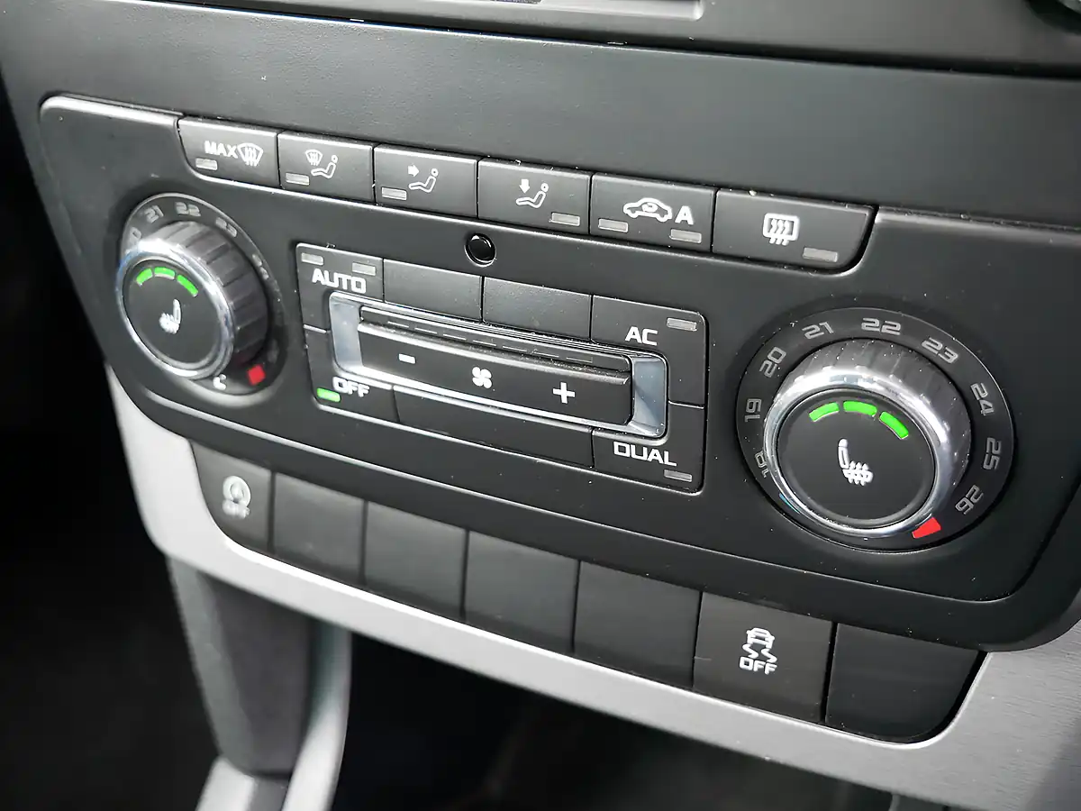 Used 2012 Skoda Yeti Greenline Ii Elegance White - Interior and Exterior details 18