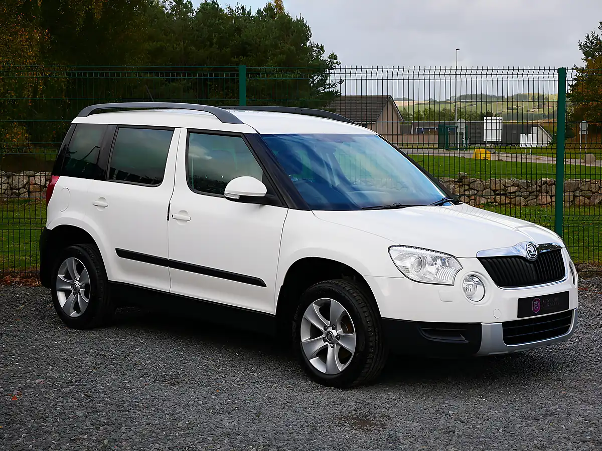 Used 2012 Skoda Yeti Greenline Ii Elegance White - Interior and Exterior details 2