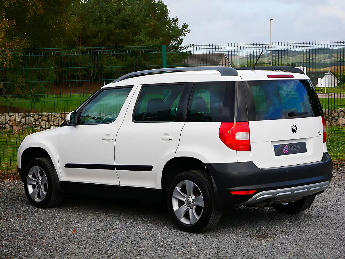 Used 2012 Skoda Yeti Greenline Ii Elegance White - Interior and Exterior details 7