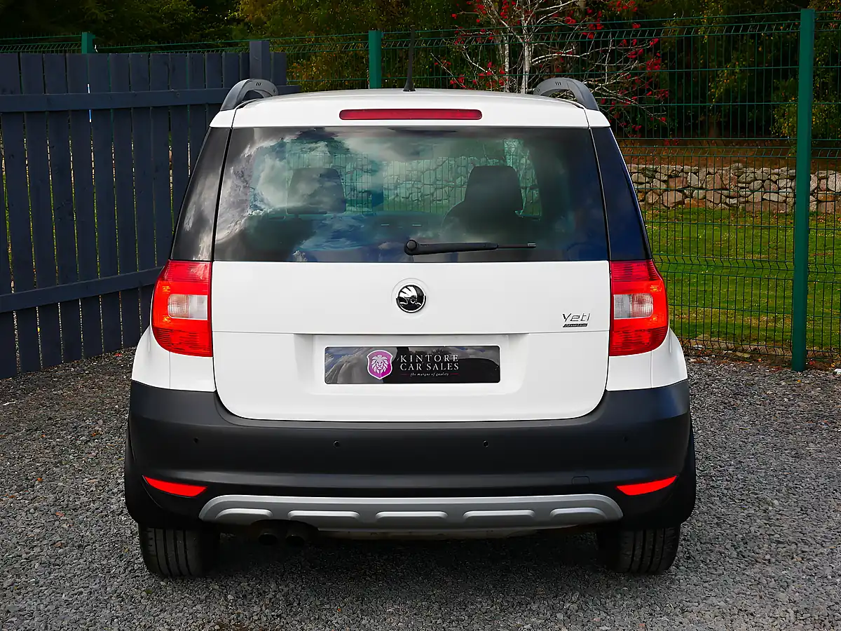 Used 2012 Skoda Yeti Greenline Ii Elegance White - Interior and Exterior details 8