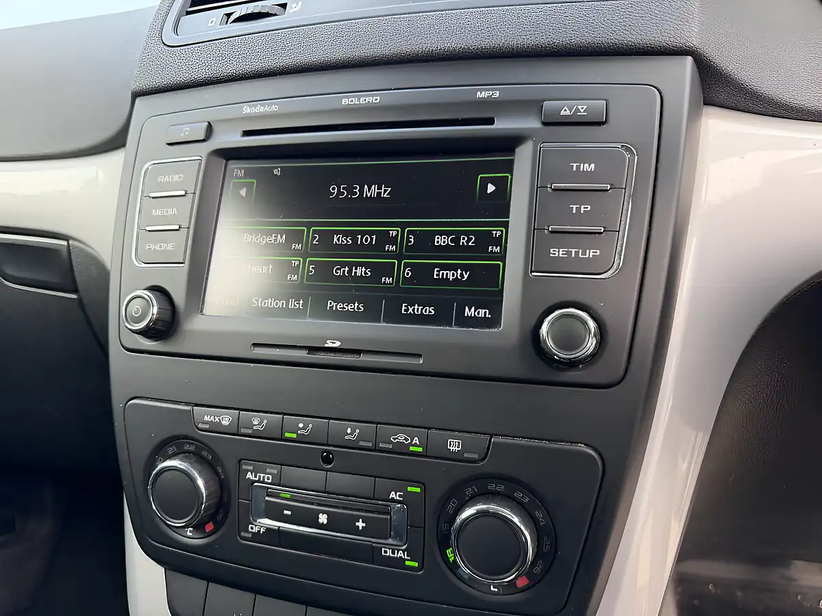 Used 2012 Skoda Yeti Se Silver - Interior and Exterior details 6