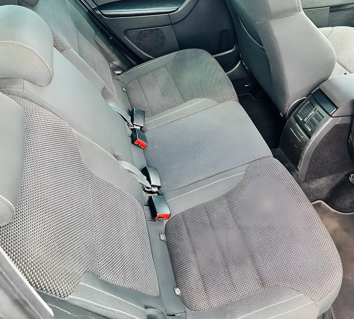 Used 2012 Skoda Yeti Urban Grey - Interior and Exterior details 11