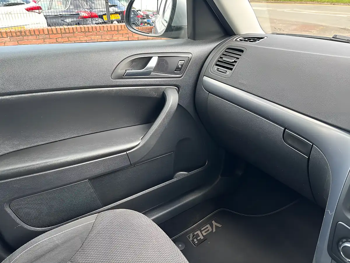 Used 2012 Skoda Yeti Urban Grey - Interior and Exterior details 13