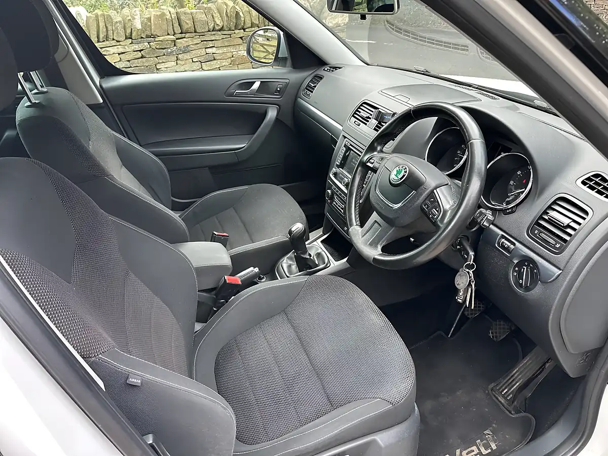 Used 2012 Skoda Yeti Urban White - Interior and Exterior details 8
