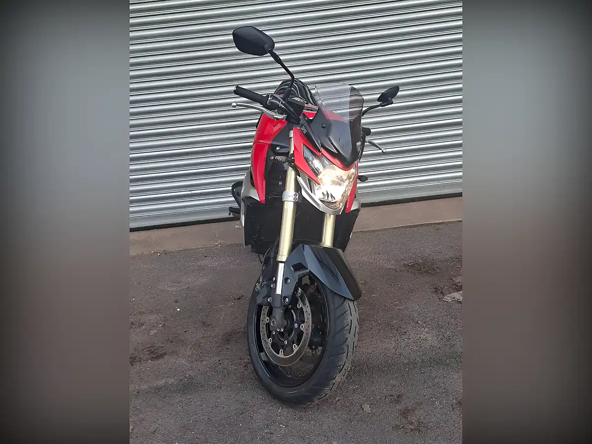 Used 2012 Suzuki Gsr Red - Interior and Exterior details 4
