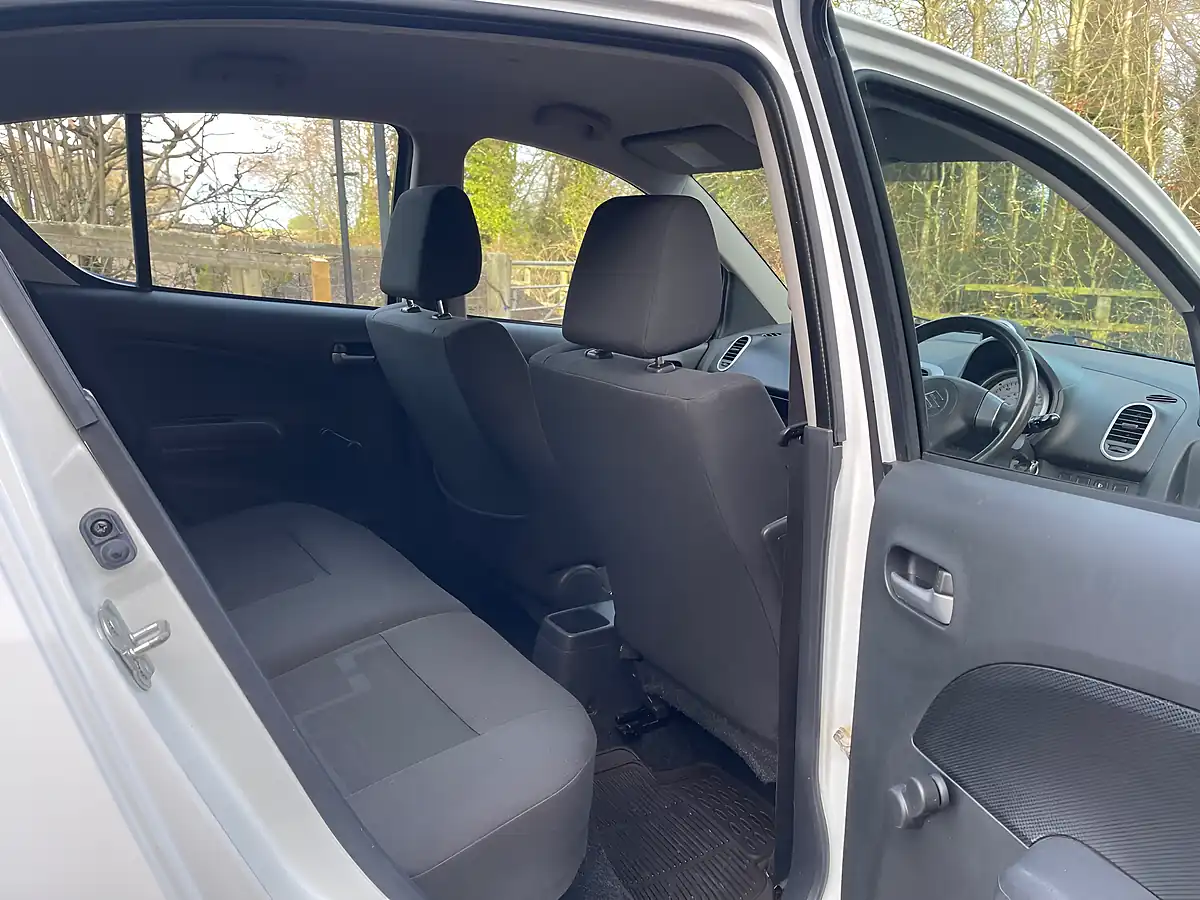 Used 2012 Suzuki Splash SZ2 White - Interior and Exterior details 10