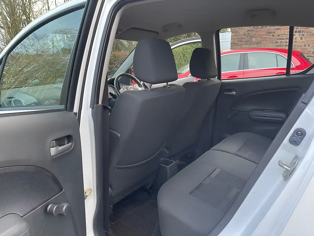 Used 2012 Suzuki Splash SZ2 White - Interior and Exterior details 15