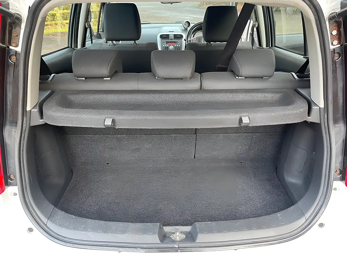 Used 2012 Suzuki Splash SZ2 White - Interior and Exterior details 16