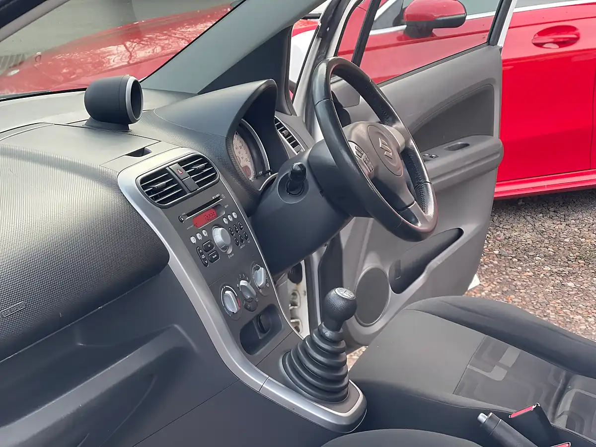 Used 2012 Suzuki Splash SZ2 White - Interior and Exterior details 17