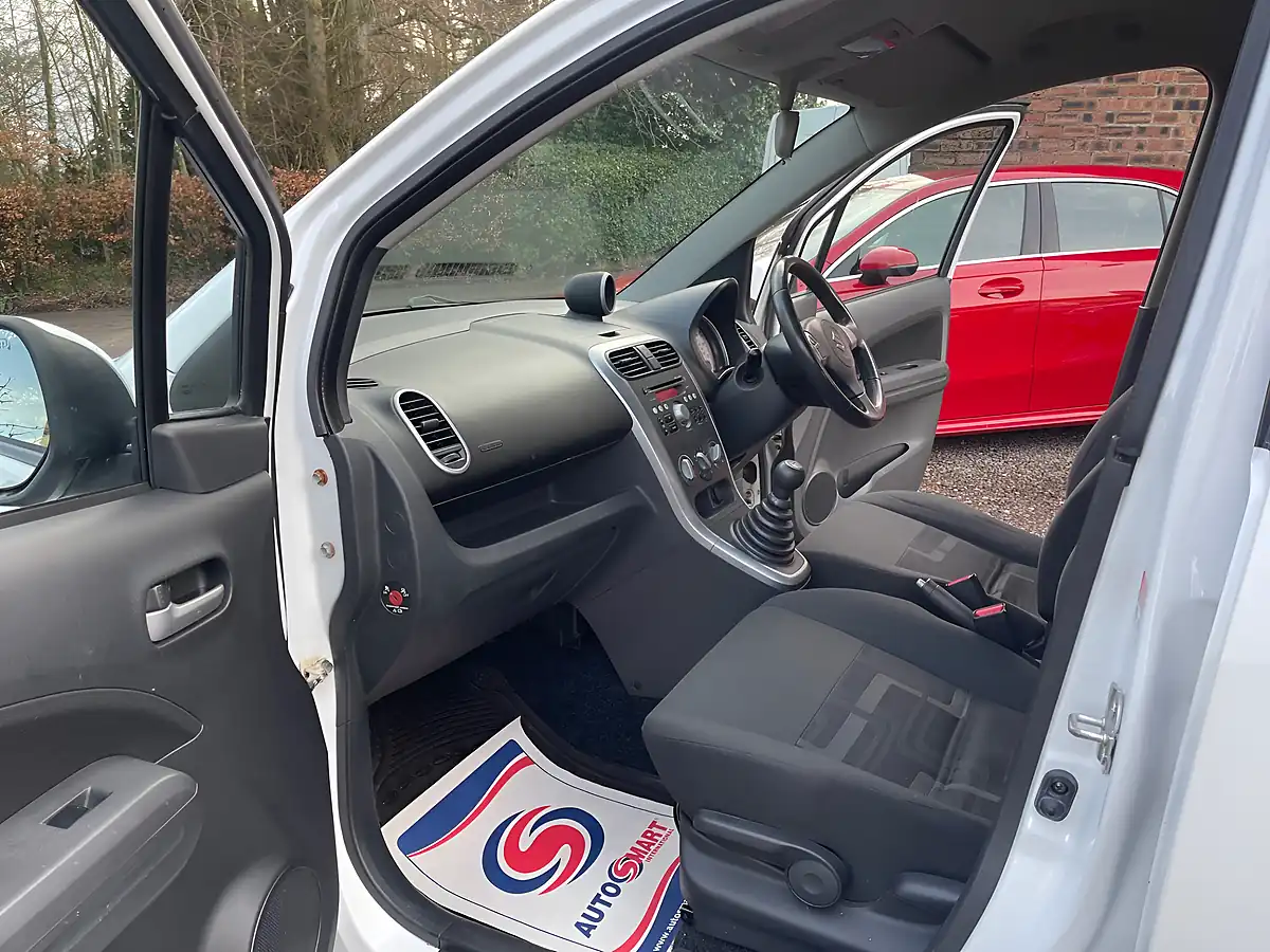 Used 2012 Suzuki Splash SZ2 White - Interior and Exterior details 19