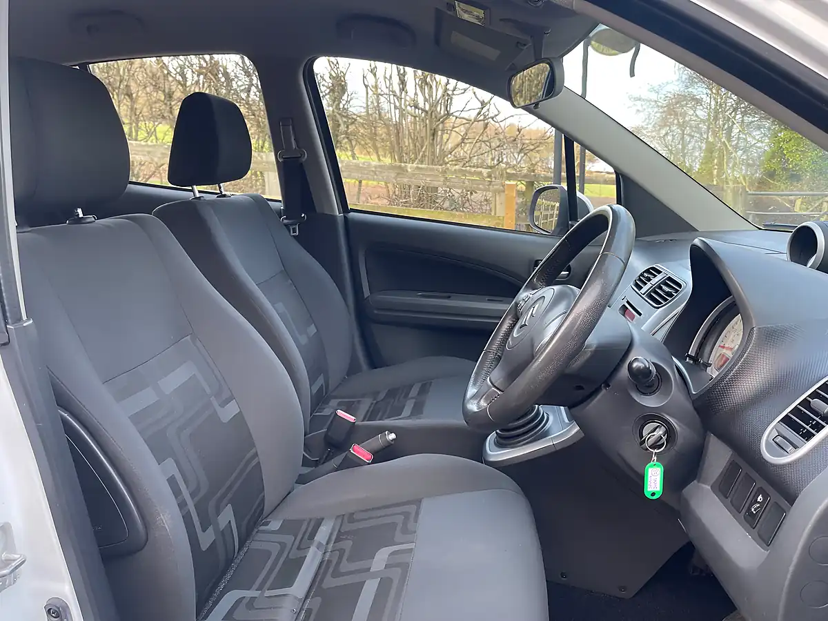 Used 2012 Suzuki Splash SZ2 White - Interior and Exterior details 8