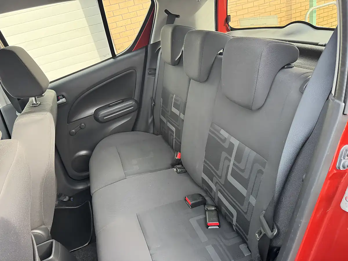 Used 2012 Suzuki Splash SZ3 Orange - Interior and Exterior details 13