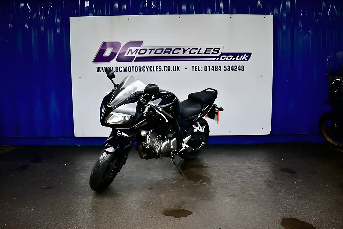 Used 2012 Suzuki SV650S Super Sports Black - Interior and Exterior details 4