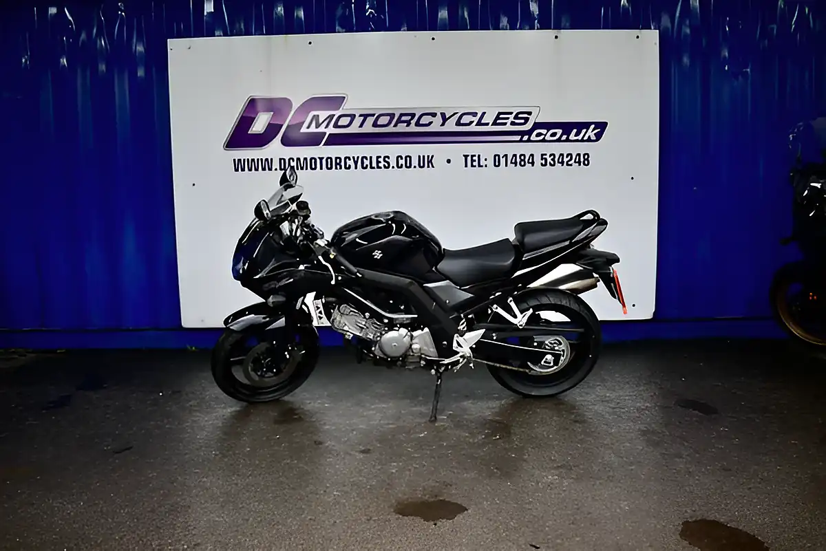 Used 2012 Suzuki SV650S Super Sports Black - Interior and Exterior details 5