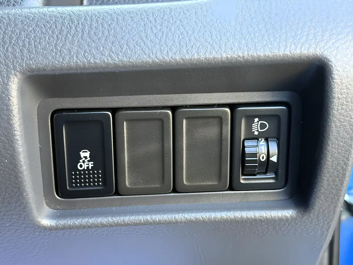 Used 2012 Suzuki Swift SZ3 Blue - Interior and Exterior details 17