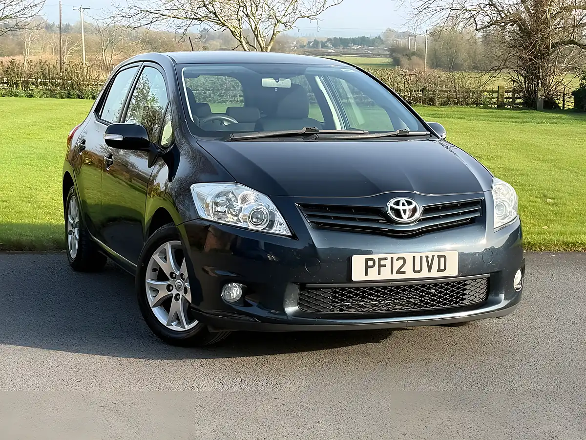 Used 2012 Toyota Auris Colour Collection Grey - Front View