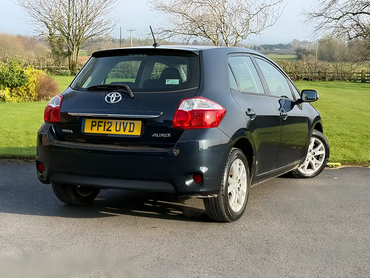 Used 2012 Toyota Auris Colour Collection Grey - Interior and Exterior details 5