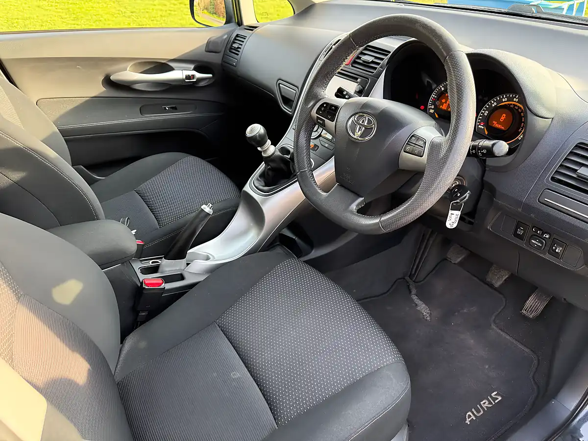 Used 2012 Toyota Auris Colour Collection Grey - Interior and Exterior details 8