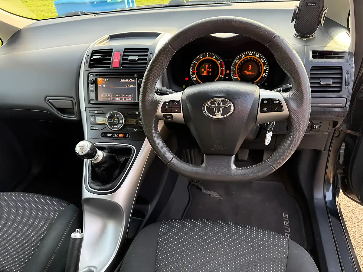 Used 2012 Toyota Auris Colour Collection Grey - Interior and Exterior details 9