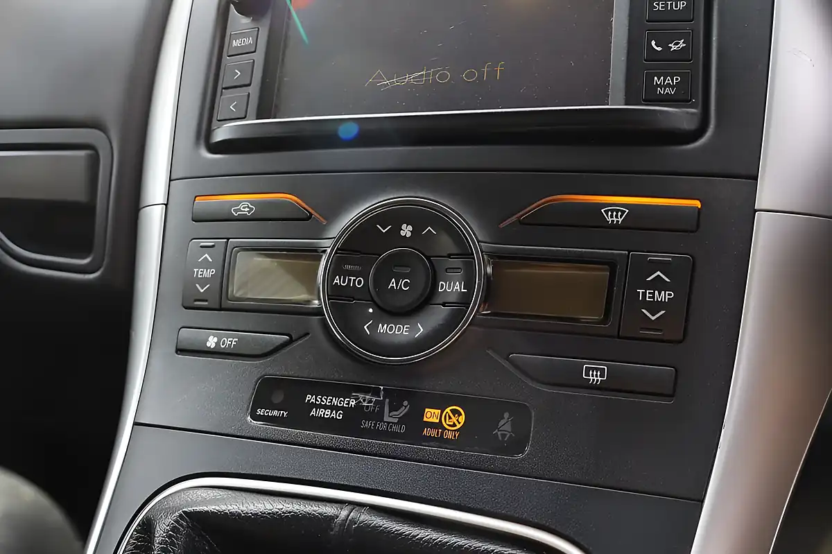 Used 2012 Toyota Auris Colour Collection White - Interior and Exterior details 10