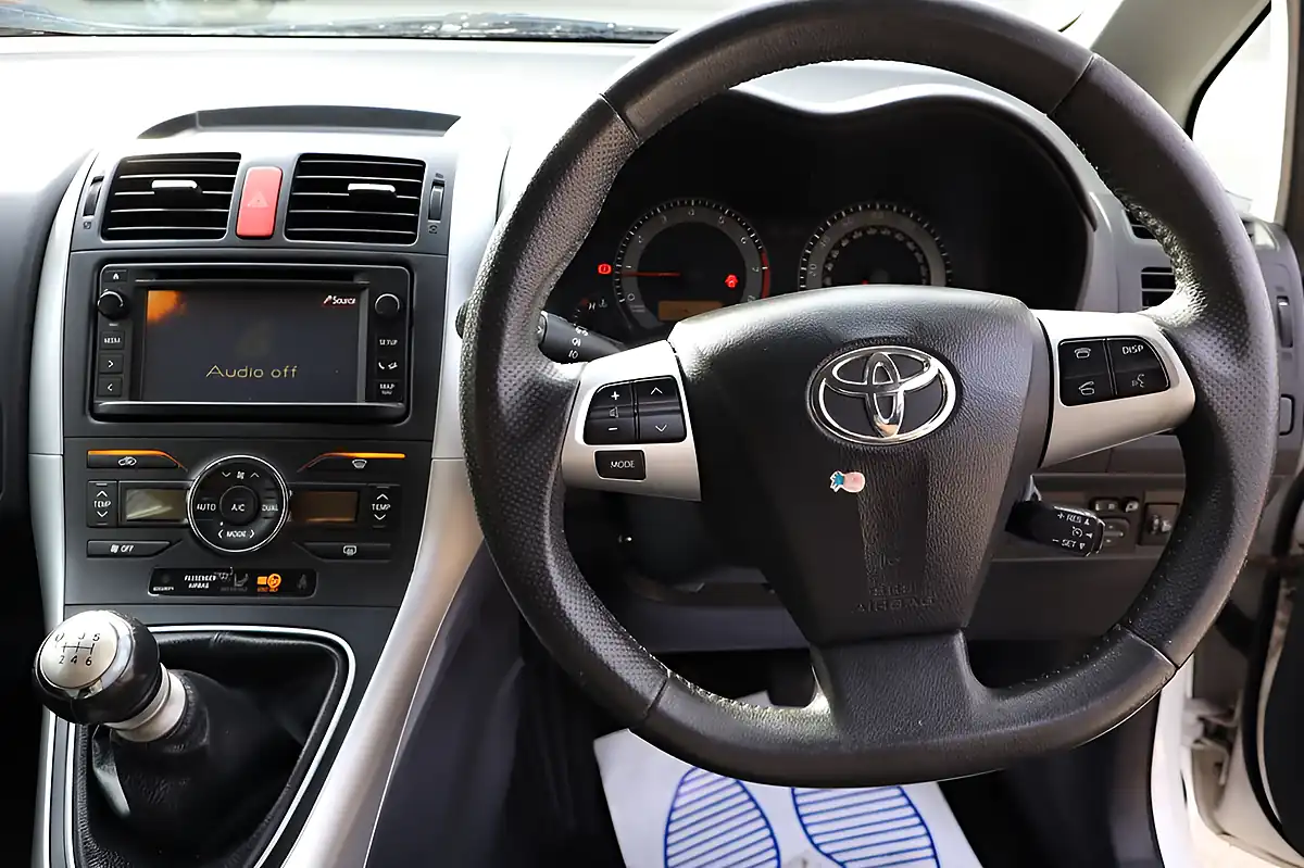 Used 2012 Toyota Auris Colour Collection White - Interior and Exterior details 12