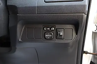 Used 2012 Toyota Auris Colour Collection White - Interior and Exterior details 8