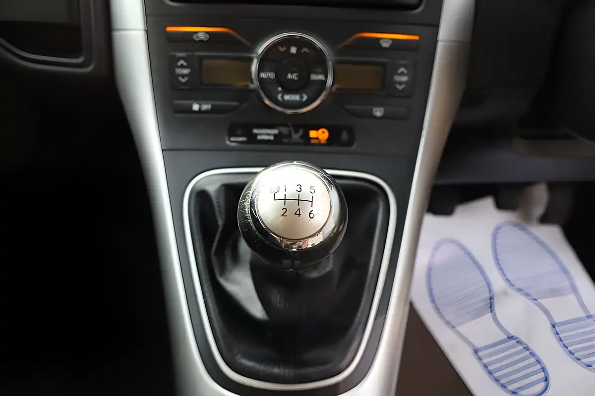 Used 2012 Toyota Auris Colour Collection White - Interior and Exterior details 9