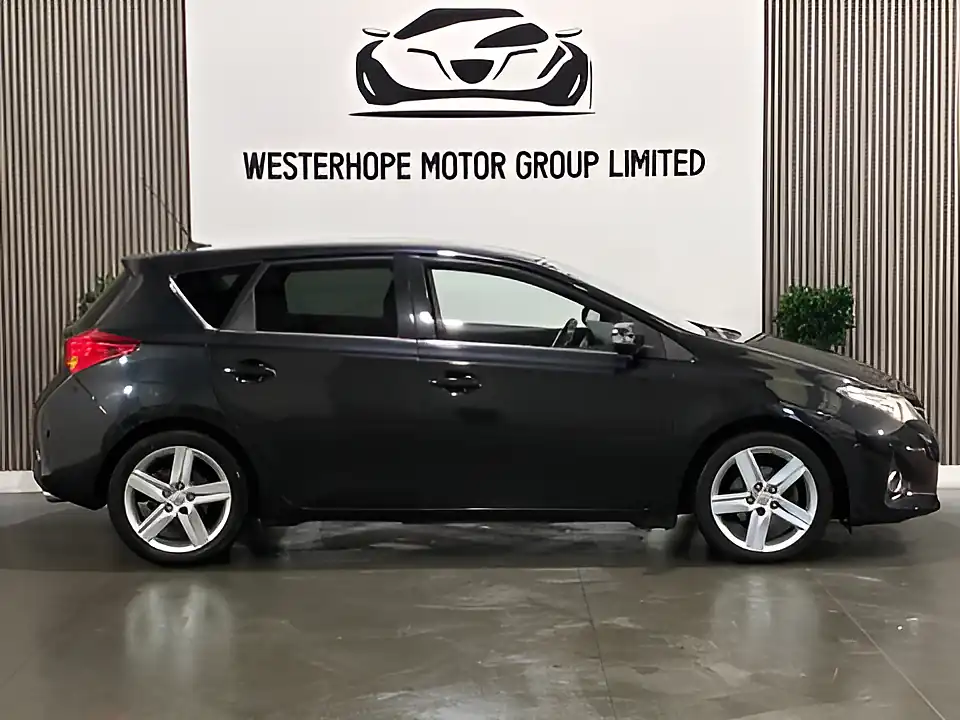 Used 2012 Toyota Auris Excel Black - Interior and Exterior details 12