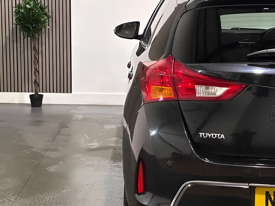 Used 2012 Toyota Auris Excel Black - Interior and Exterior details 17