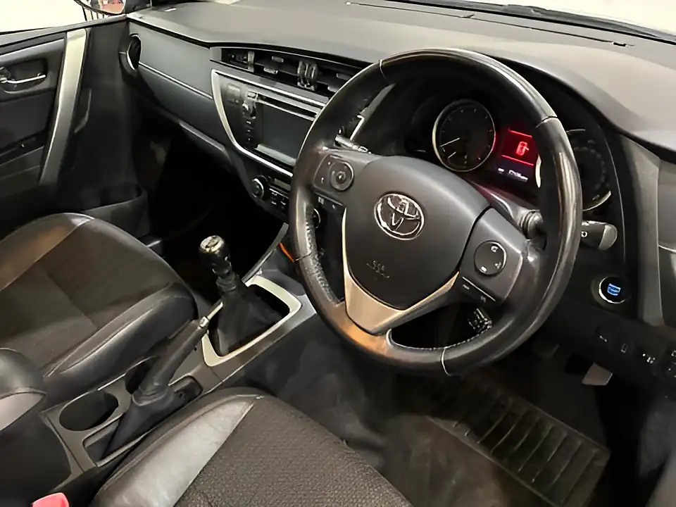 Used 2012 Toyota Auris Excel Black - Interior and Exterior details 3