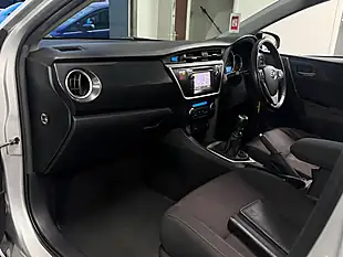 Used 2012 Toyota Auris Sport Silver - Interior and Exterior details 11
