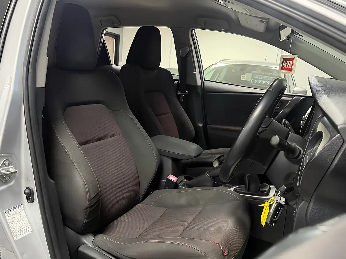 Used 2012 Toyota Auris Sport Silver - Interior and Exterior details 12