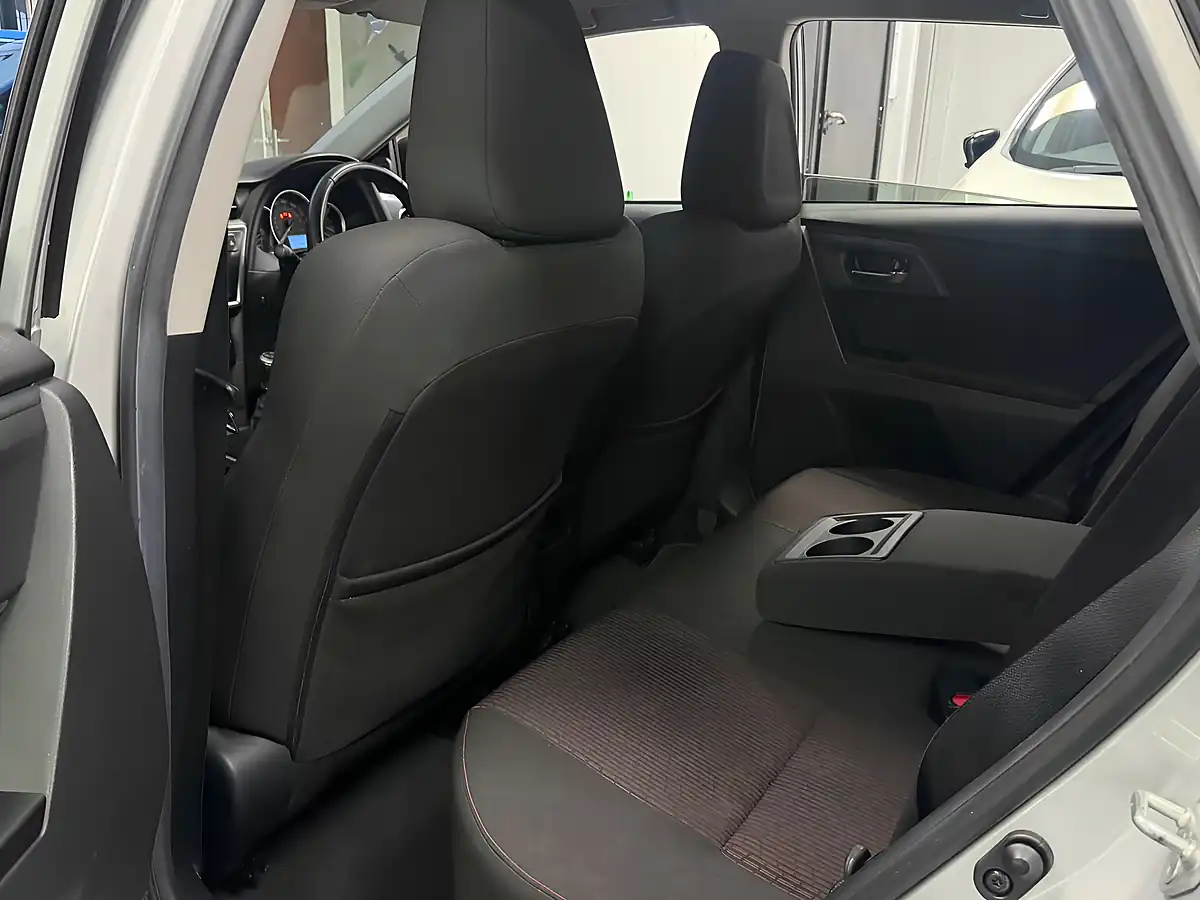 Used 2012 Toyota Auris Sport Silver - Interior and Exterior details 13