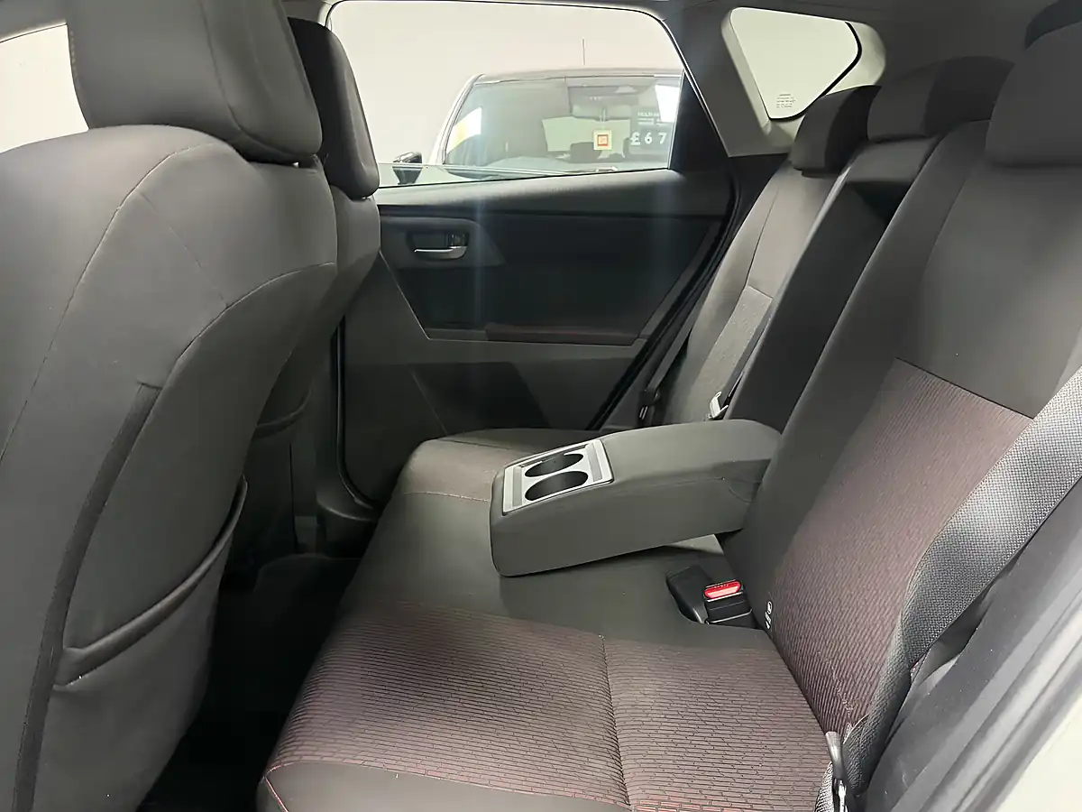 Used 2012 Toyota Auris Sport Silver - Interior and Exterior details 14