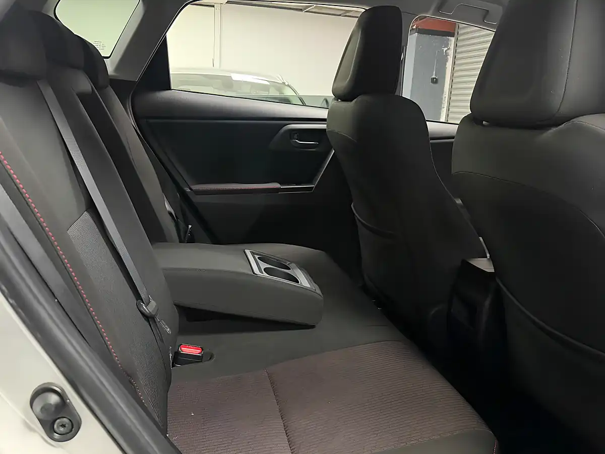 Used 2012 Toyota Auris Sport Silver - Interior and Exterior details 15
