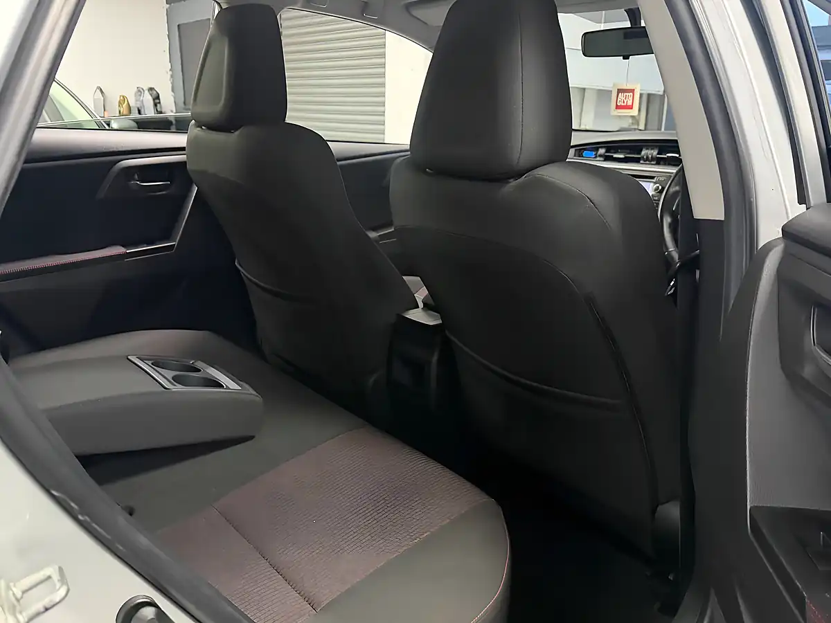 Used 2012 Toyota Auris Sport Silver - Interior and Exterior details 16