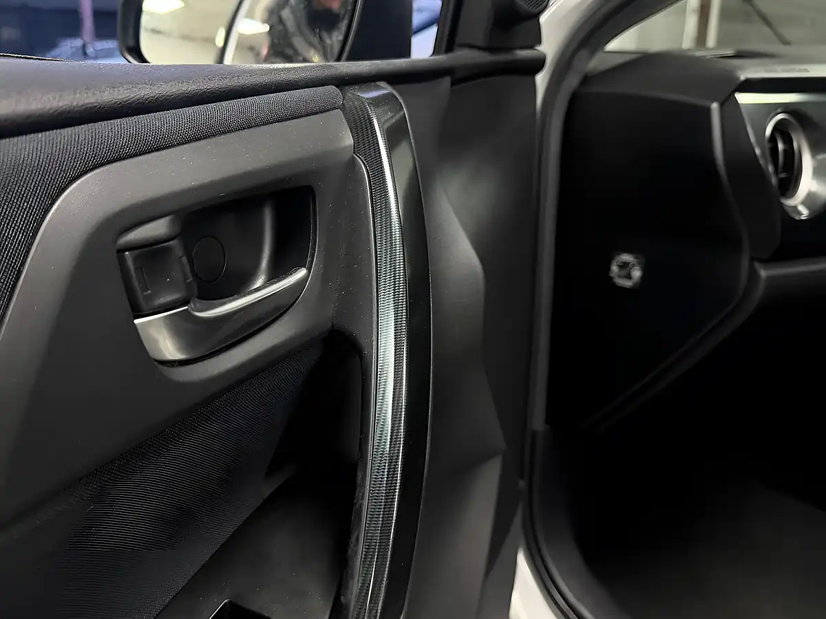 Used 2012 Toyota Auris Sport Silver - Interior and Exterior details 17