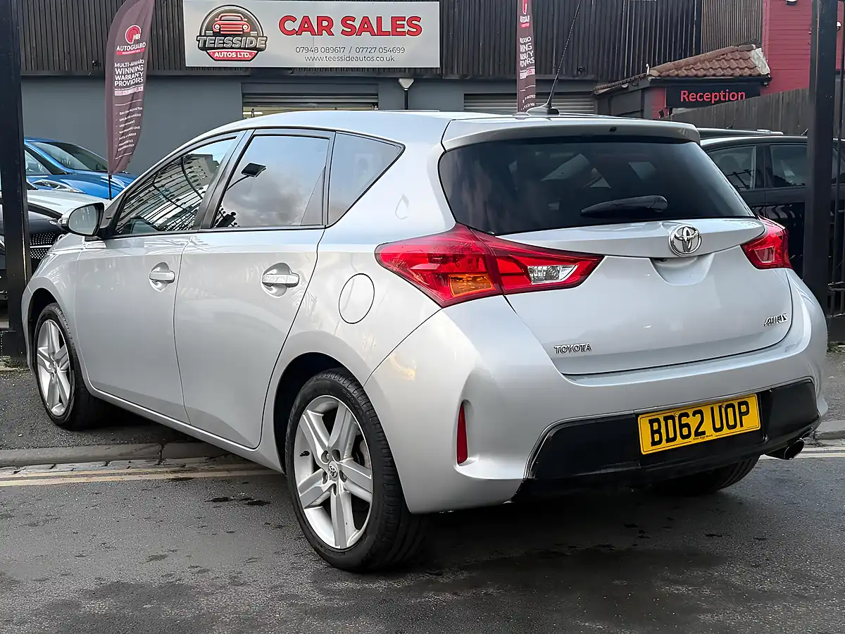Used 2012 Toyota Auris Sport Silver - Interior and Exterior details 2