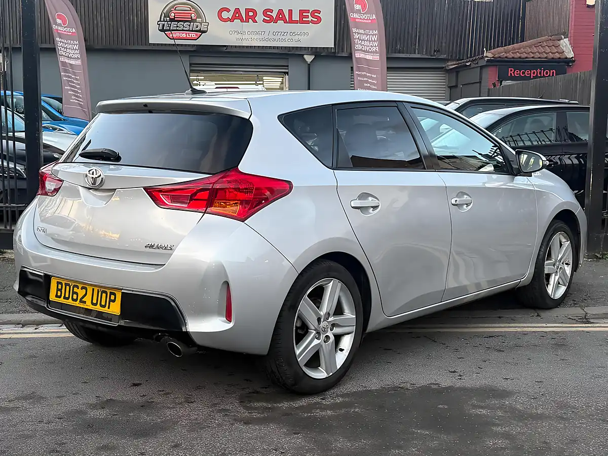 Used 2012 Toyota Auris Sport Silver - Interior and Exterior details 6
