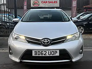Used 2012 Toyota Auris Sport Silver - Interior and Exterior details 7