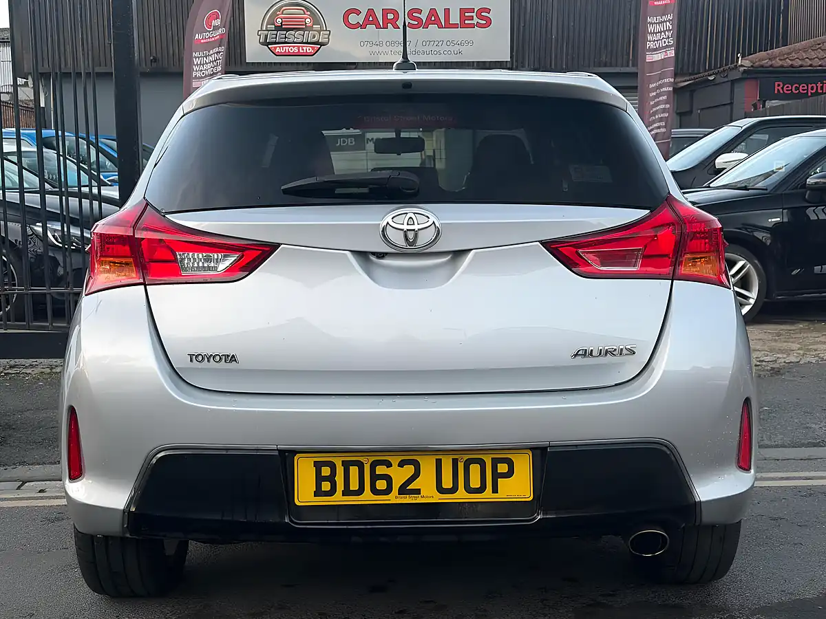 Used 2012 Toyota Auris Sport Silver - Interior and Exterior details 8
