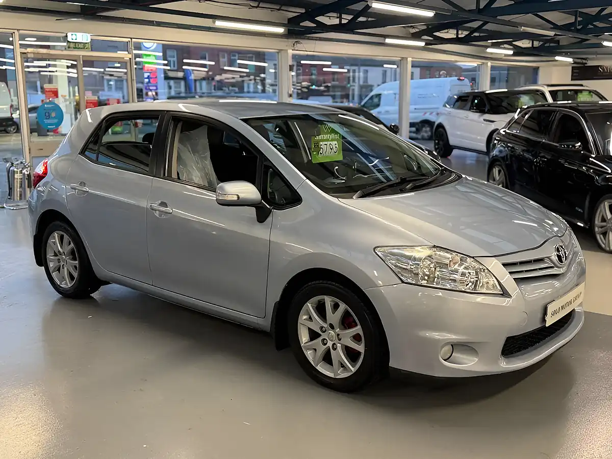 Used 2012 Toyota Auris Tr Blue - Front View