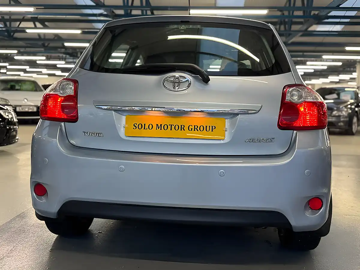 Used 2012 Toyota Auris Tr Blue - Interior and Exterior details 10