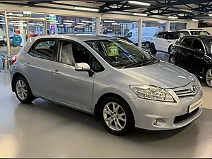 Used 2012 Toyota Auris Tr Blue - Interior and Exterior details 11