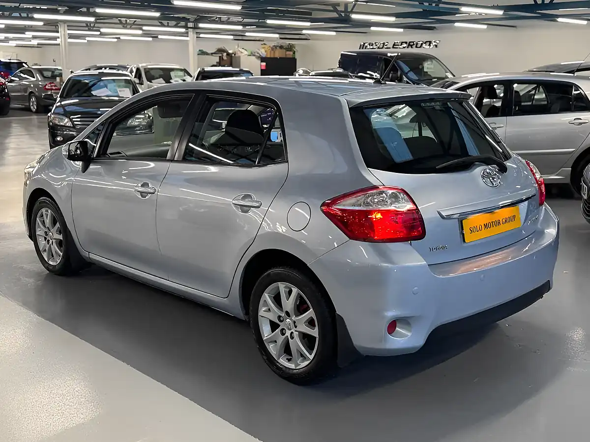 Used 2012 Toyota Auris Tr Blue - Interior and Exterior details 2